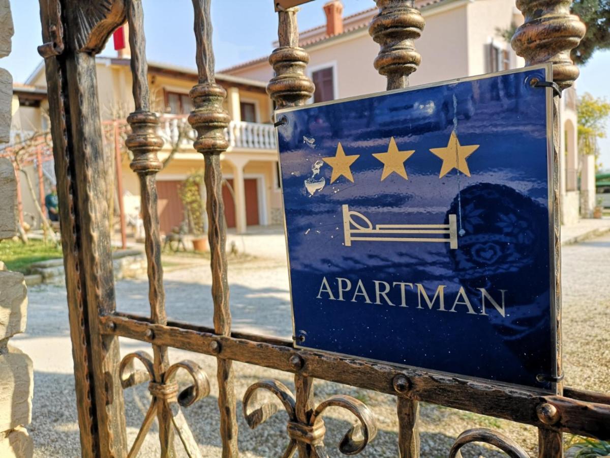 Apartment Poesia Πόρετς Εξωτερικό φωτογραφία